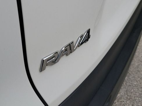 Used 2019 Toyota RAV4 XLE Premium w/ Cold Weather Package FWD image 6