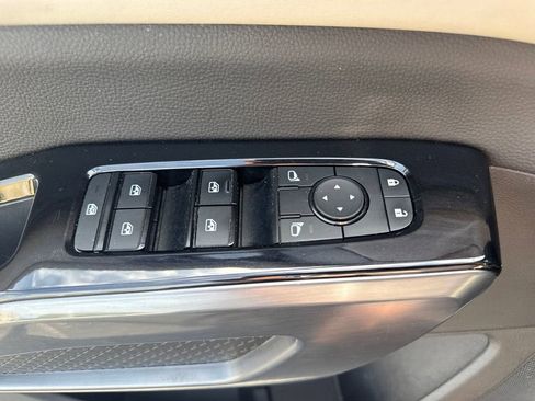 Used 2023 Nissan Pathfinder SL w/ Lighting Package (N92) AWD/4WD image 18