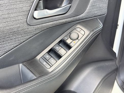 Used 2023 Nissan Rogue SV AWD/4WD image 10
