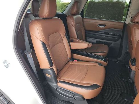 Certified 2024 Nissan Pathfinder Platinum FWD image 16