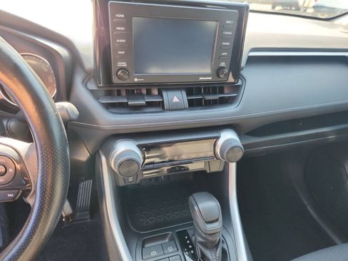 Used 2020 Toyota RAV4 LE FWD image 12