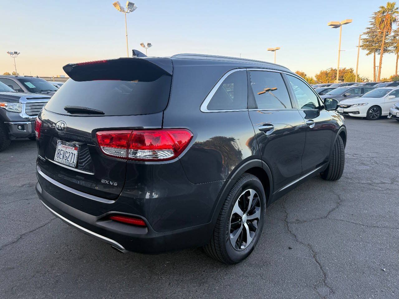 Used 2018 Kia Sorento EX FWD image 7