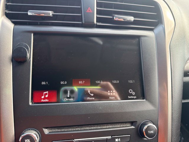 Used 2018 Ford Fusion SE w/ Fusion SE Technology Package FWD image 23