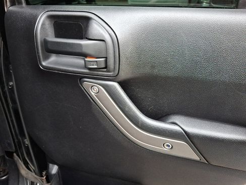 Used 2012 Jeep Wrangler Unlimited Sport image 14