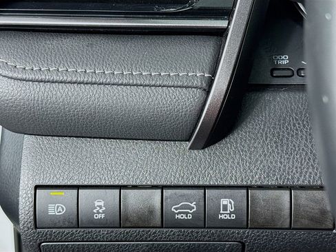 Used 2023 Toyota Camry SE image 14