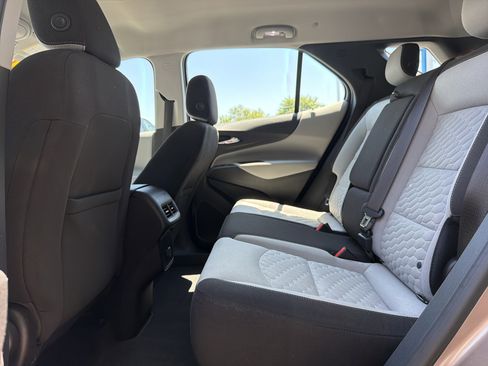 Used 2018 Chevrolet Equinox LS AWD/4WD image 30