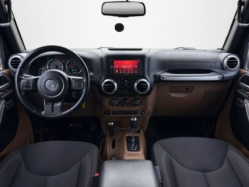 Used 2016 Jeep Wrangler Unlimited Sahara w/ Connectivity Group AWD/4WD image 14
