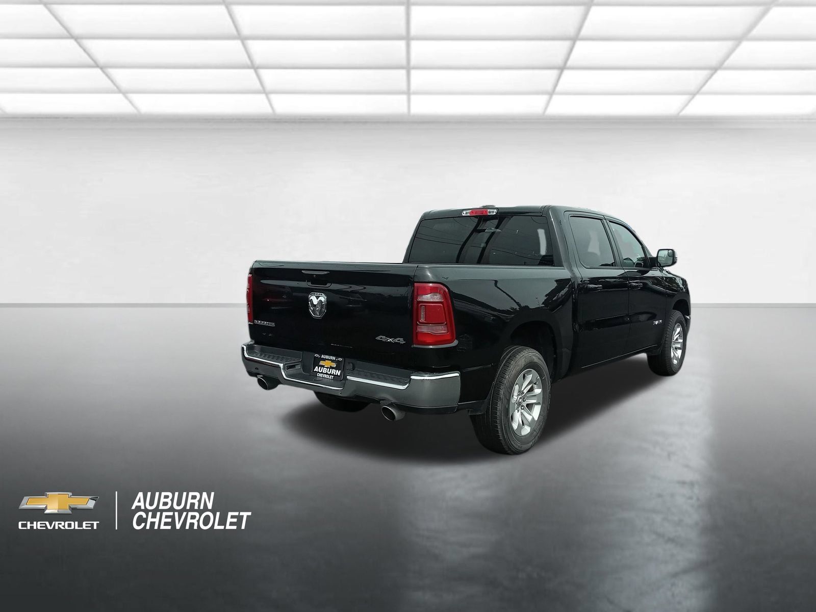 Used 2024 RAM 1500 Laramie AWD/4WD image 3