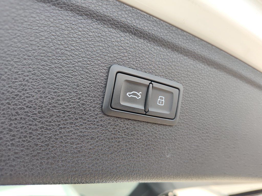 Used 2022 Audi Q5 2.0T Premium w/ Convenience Package AWD/4WD image 9