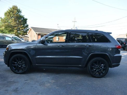 Used 2021 Jeep Grand Cherokee Laredo X AWD/4WD image 3