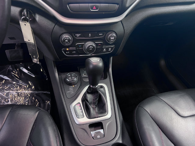 Used 2014 Jeep Cherokee Trailhawk w/ Leather Interior Group AWD/4WD image 26