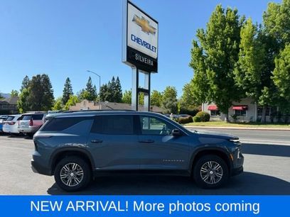 Used 2025 Chevrolet Traverse LT