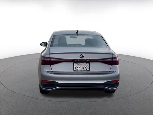 Used 2025 Volkswagen Jetta SE image 12