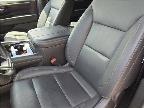 Used 2025 Chevrolet Suburban LT AWD/4WD image 22