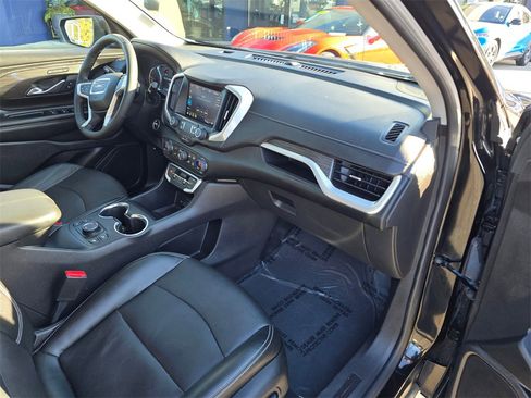 Used 2024 GMC Terrain SLT image 12