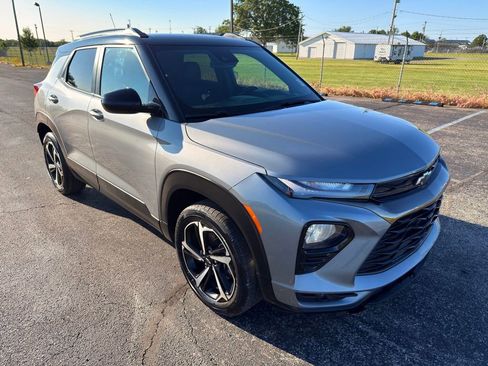 Used 2023 Chevrolet TrailBlazer RS w/ Technology Package AWD/4WD image 2