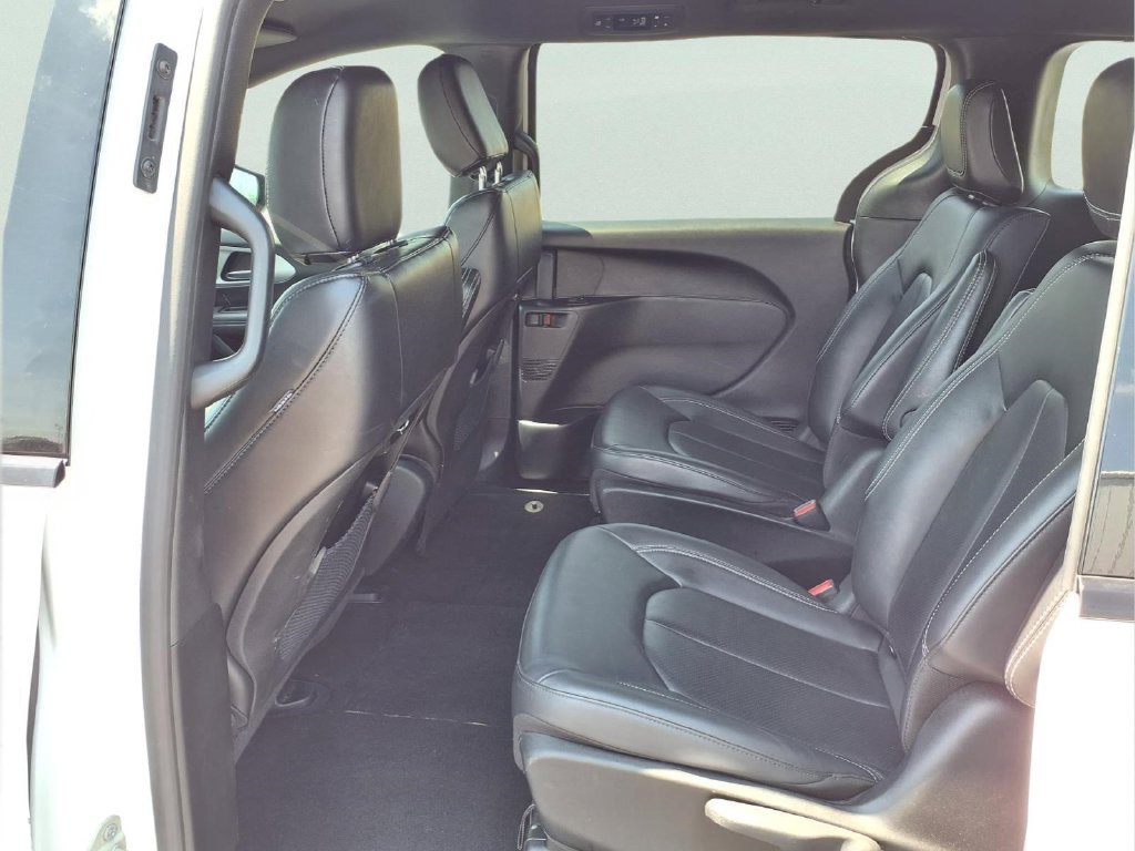 Used 2024 Chrysler Pacifica Limited FWD image 20