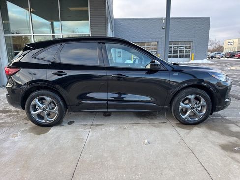 Certified 2024 Ford Escape ST-Line Select w/ Tech Pack #2 image 9