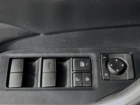 Used 2019 Toyota RAV4 LE image 17