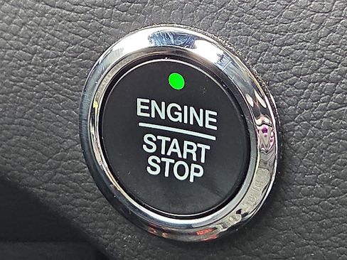 Used 2024 Ford Edge Titanium image 19