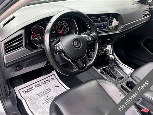 Used 2019 Volkswagen Jetta SE w/ Cold Weather Package FWD image 9