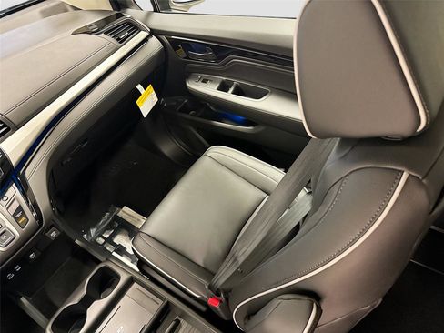 New 2026 Honda Odyssey Touring image 23