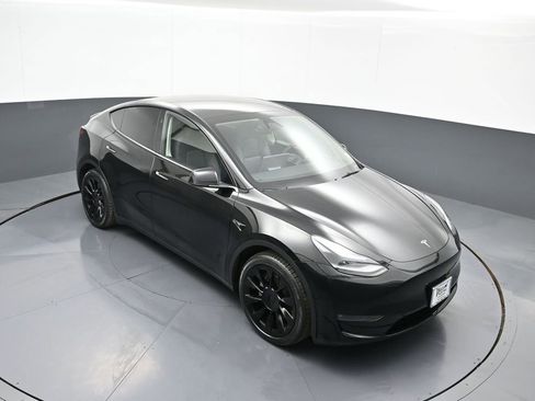 Used 2023 Tesla Model Y Long Range image 37