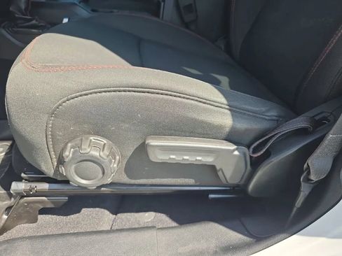 Used 2018 Jeep Wrangler Unlimited Rubicon AWD/4WD image 16