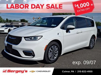 Used 2023 Chrysler Pacifica Touring-L