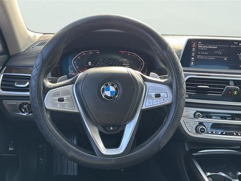 Used 2022 BMW 740i xDrive w/ Premium Package AWD/4WD image 19