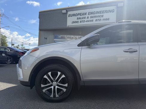 Used 2016 Toyota RAV4 LE AWD/4WD image 10