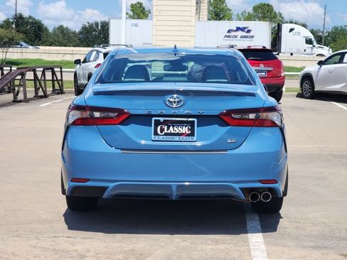 Used 2024 Toyota Camry SE w/ Cold Weather Package FWD image 6