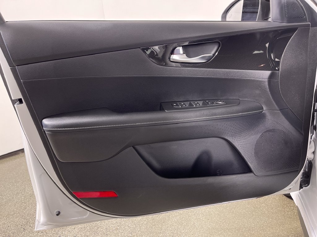 Used 2022 Kia Forte GT-Line w/ GT-Line Technology Package FWD image 19