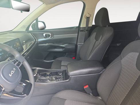 Certified 2025 Kia Sorento LX FWD image 21