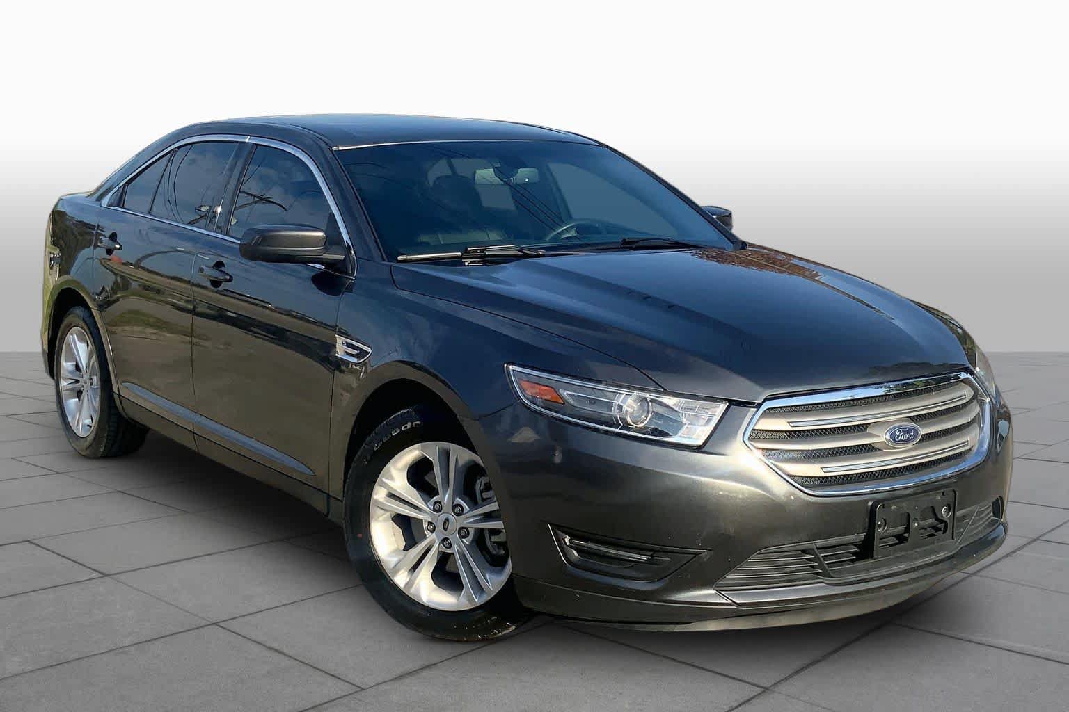 Used 2017 Ford Taurus SEL FWD image 3