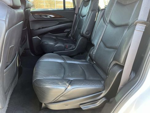 Used 2017 Cadillac Escalade Luxury image 21