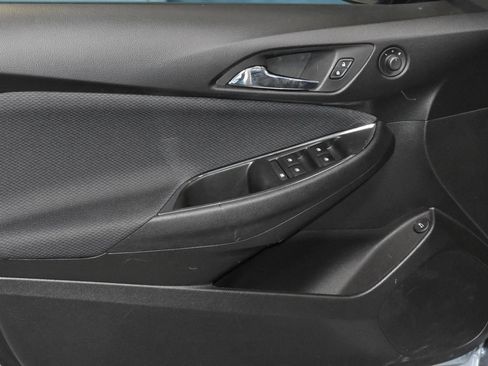 Used 2017 Chevrolet Cruze LS FWD image 4