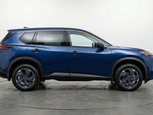 Used 2025 Nissan Rogue SV AWD/4WD image 11