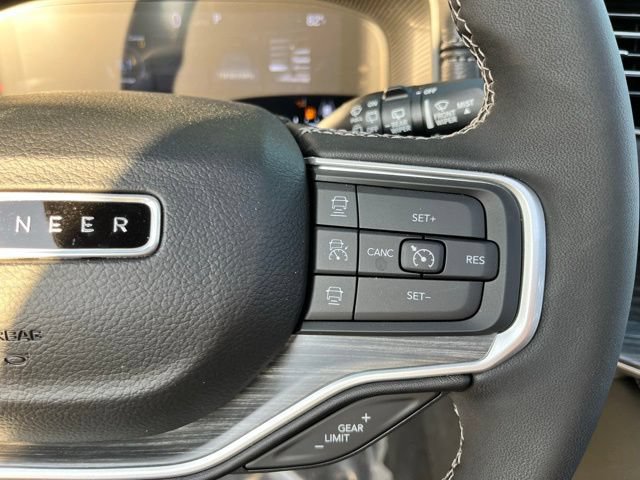 Used 2023 Jeep Wagoneer Series III w/ Premium Group I AWD/4WD image 37