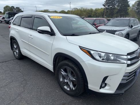 Used 2019 Toyota Highlander Limited Platinum AWD/4WD image 3