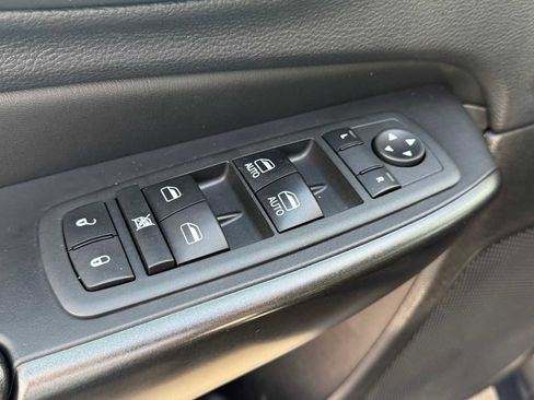 Used 2021 Jeep Cherokee Trailhawk AWD/4WD image 12