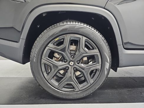 Used 2024 Rivian R1T Adventure AWD/4WD image 12