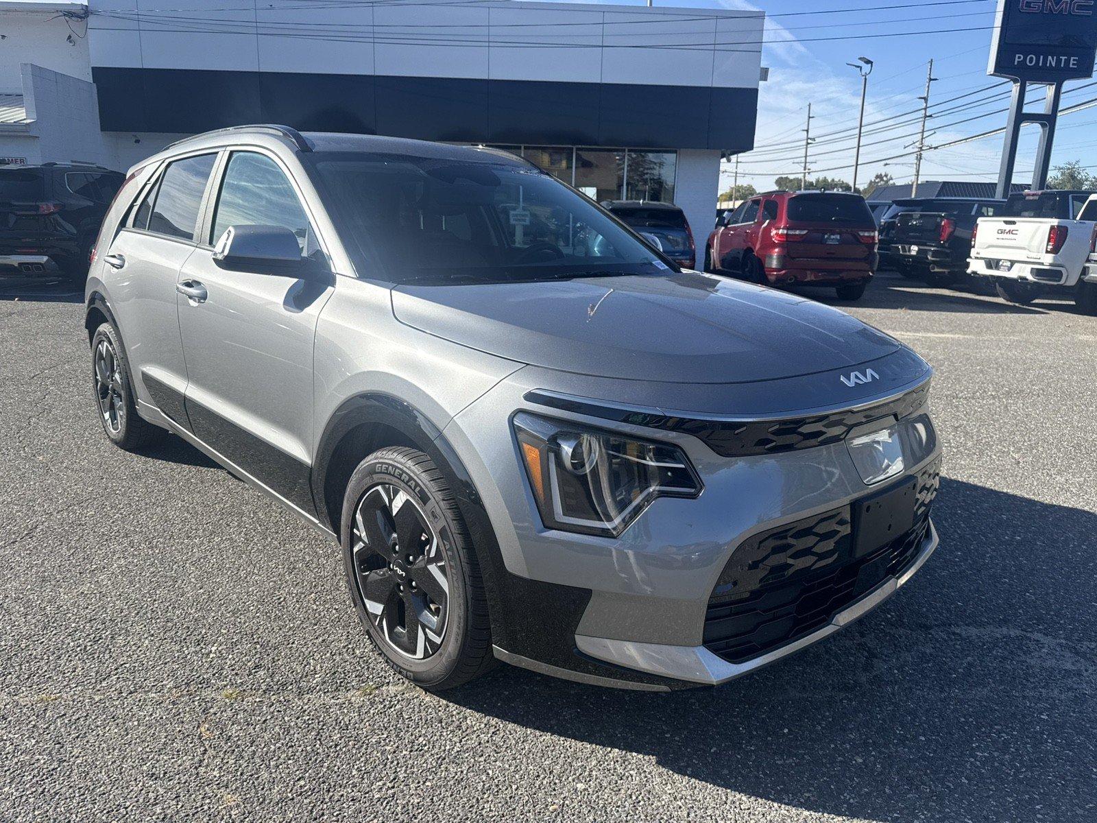 Used 2023 Kia Niro Wind w/ Wind Preserve Package FWD image 1