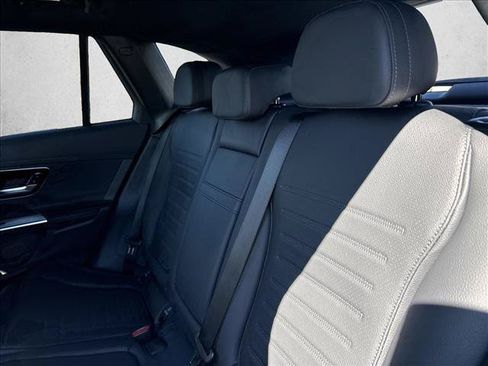 Used 2025 Mercedes-Benz GLC 350e 4MATIC image 18