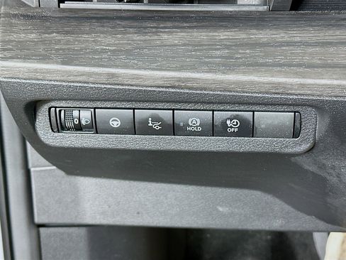 Used 2023 Nissan Ariya FWD image 17