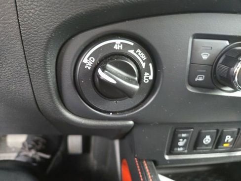 Used 2023 Nissan Frontier PRO-4X w/ Pro-4X Premium Package AWD/4WD image 14