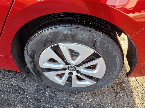 Used 2017 Toyota Prius Four image 13