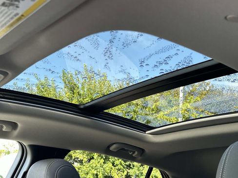 Used 2023 Buick Encore GX Essence w/ Experience Buick Package image 18