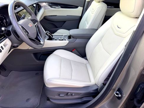 Used 2023 Cadillac XT6 Premium Luxury image 12