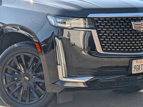 Used 2023 Cadillac Escalade ESV Luxury RWD image 3